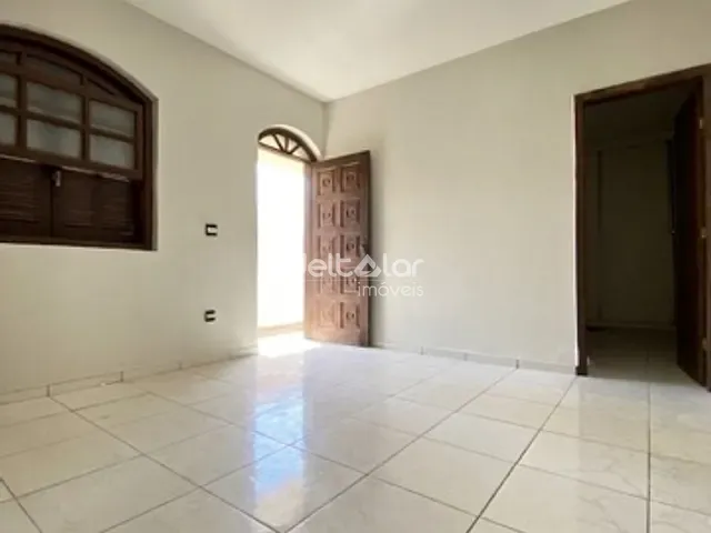 Casa 3 quartos e 2 banheiros, para alugar, no bairro Ouro Preto em Belo Horizonte