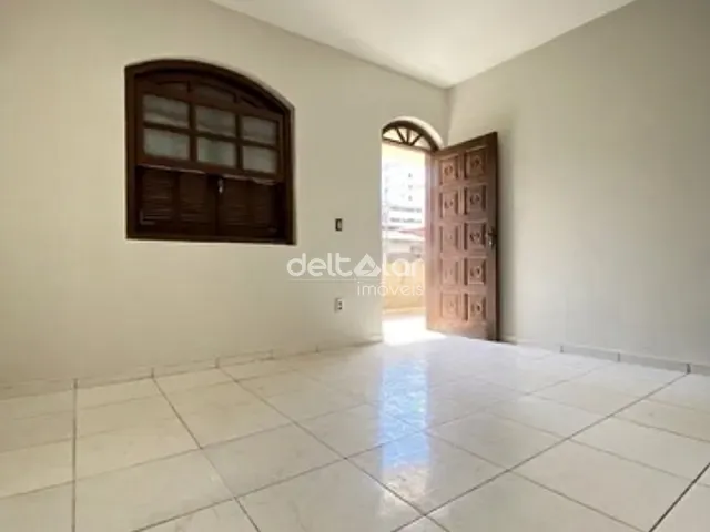Casa 3 quartos e 2 banheiros, para alugar, no bairro Ouro Preto em Belo Horizonte