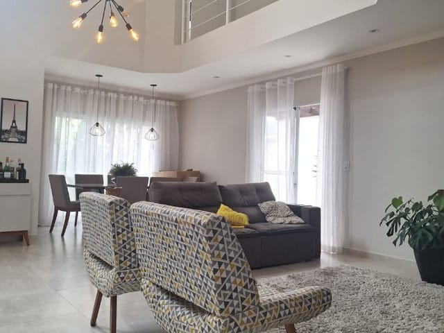Casa com 250m² 3 quartos e 1 banheiro, à venda, no bairro Urbanova em São José dos Campos