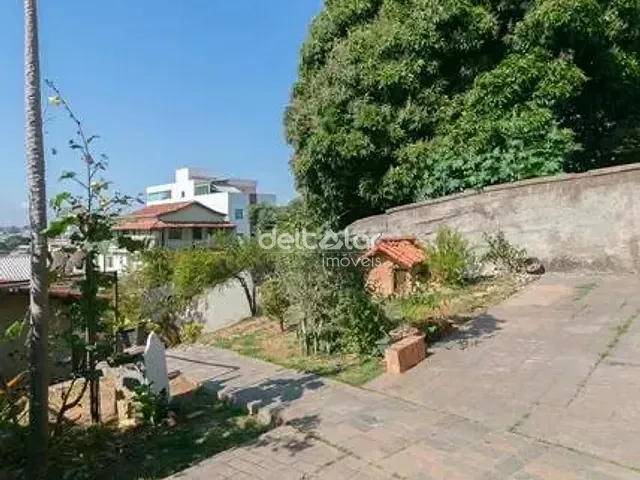Casa com 380m² 3 quartos e 2 banheiros, para alugar, no bairro Planalto em Belo Horizonte