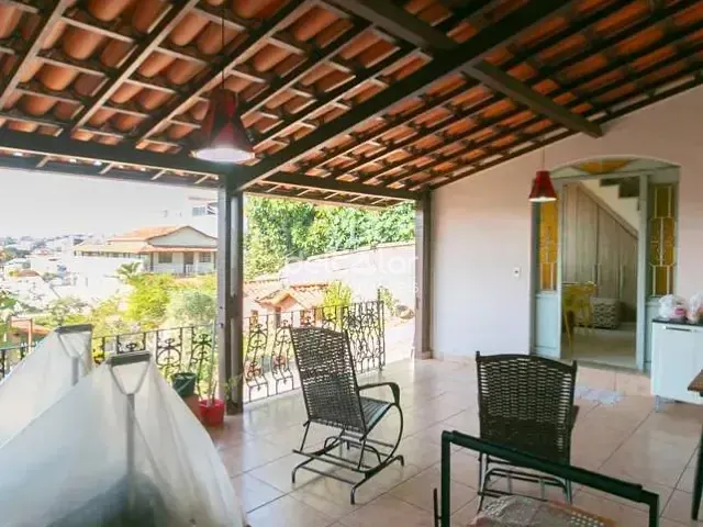 Casa com 380m² 3 quartos e 2 banheiros, para alugar, no bairro Planalto em Belo Horizonte