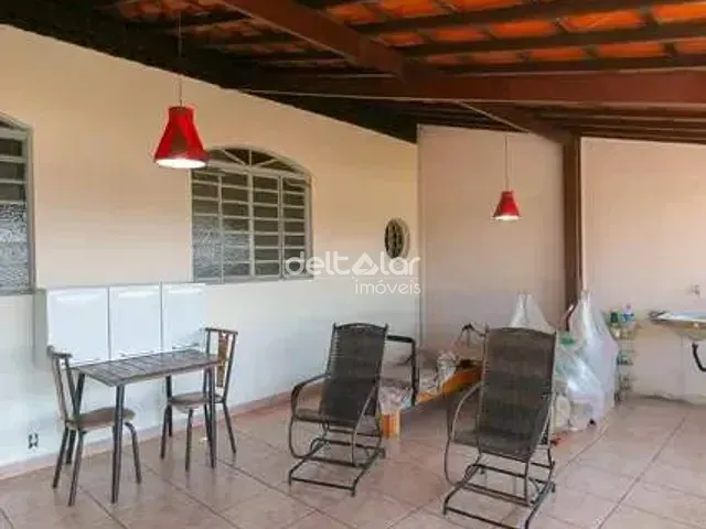 Casa com 380m² 3 quartos e 2 banheiros, para alugar, no bairro Planalto em Belo Horizonte