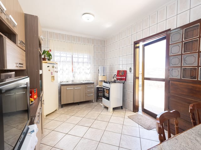 Casa com 323m² 6 quartos e 3 banheiros, à venda, no bairro Fragata em Pelotas