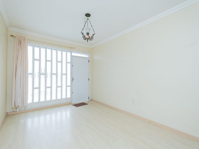 Casa 3 quartos e 2 banheiros, à venda ou para alugar, no bairro Porto em Pelotas