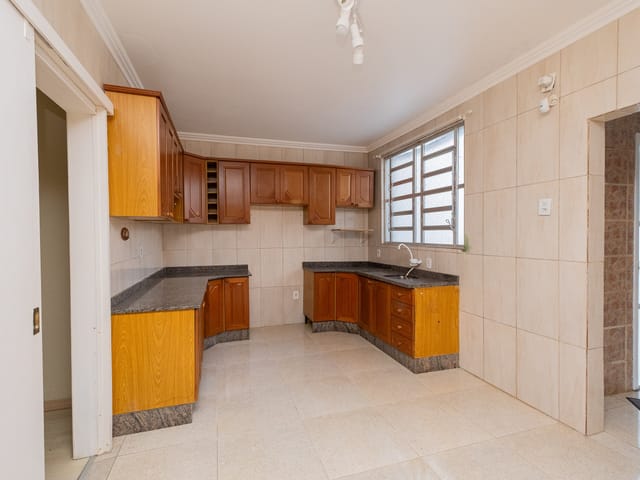 Casa 3 quartos e 2 banheiros, à venda ou para alugar, no bairro Porto em Pelotas