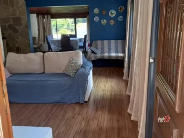 Casa com 411m², à venda, no bairro Castelanea em Petrópolis