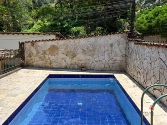 Casa com 411m², à venda, no bairro Castelanea em Petrópolis