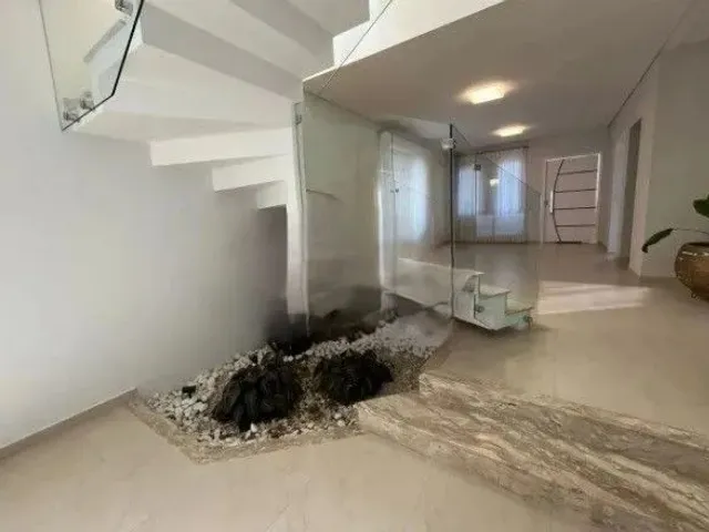 Casa com 250m² 4 quartos e 3 banheiros, à venda ou para alugar, no bairro Urbanova em São José Dos Campos