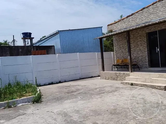 Casa com 300m² 3 quartos e 2 banheiros, à venda, no bairro Vila Schunck em Embu-Guaçu