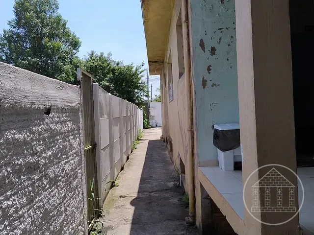 Casa com 300m² 3 quartos e 2 banheiros, à venda, no bairro Vila Schunck em Embu-Guaçu