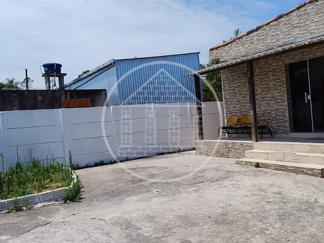 Casa com 300m² 3 quartos e 2 banheiros, à venda, no bairro Vila Schunck em Embu-Guaçu
