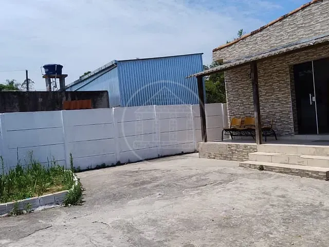 Casa com 300m² 3 quartos e 2 banheiros, à venda, no bairro Vila Schunck em Embu-Guaçu