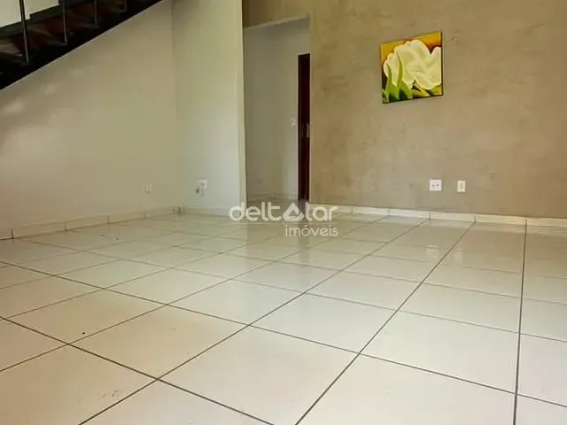 Casa com 78m² 2 quartos e 2 banheiros, para alugar, no bairro Céu Azul em Belo Horizonte