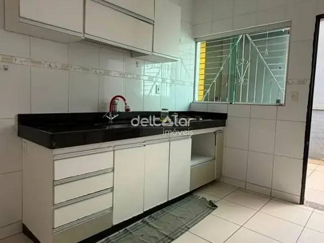 Casa com 78m² 2 quartos e 2 banheiros, para alugar, no bairro Céu Azul em Belo Horizonte