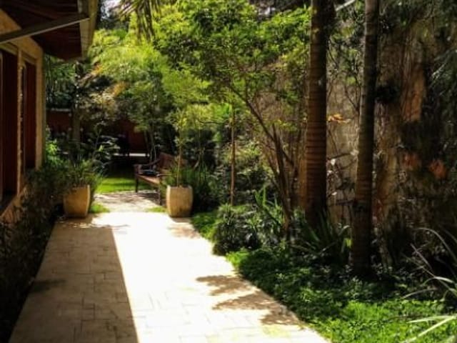 Casa com 1300m² 5 quartos e 9 banheiros, à venda, no bairro Pedras em Cotia