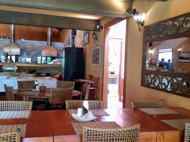 Casa com 1300m² 5 quartos e 9 banheiros, à venda, no bairro Pedras em Cotia