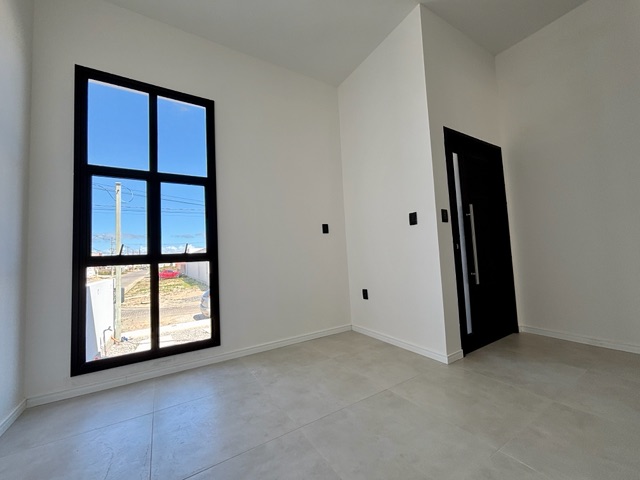 Casa 2 quartos e 1 banheiro, à venda, no bairro Areal em Pelotas
