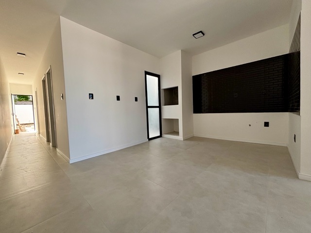 Casa 2 quartos e 1 banheiro, à venda, no bairro Areal em Pelotas