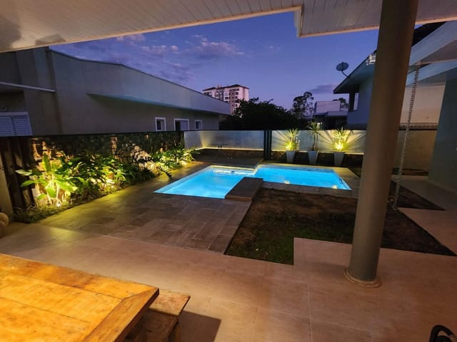 Casa com 437m² 4 quartos e 2 banheiros, à venda, no bairro Urbanova em São José dos Campos