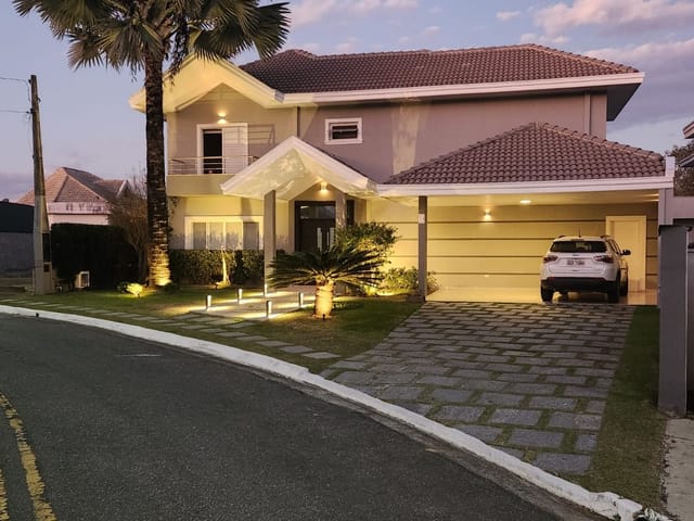 Casa com 437m² 4 quartos e 2 banheiros, à venda, no bairro Urbanova em São José dos Campos