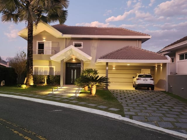 Casa com 437m² 4 quartos e 2 banheiros, à venda, no bairro Urbanova em São José dos Campos