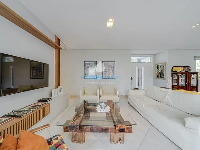 Casa com 437m² 4 quartos e 2 banheiros, à venda, no bairro Urbanova em São José dos Campos