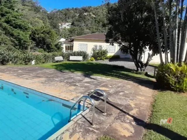 Casa com 1200m², à venda, no bairro Quitandinha em Petrópolis