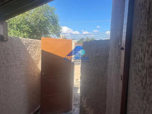 Casa com 250m² 3 quartos e 1 banheiro, para alugar, no bairro Jardim Satélite em São José dos Campos