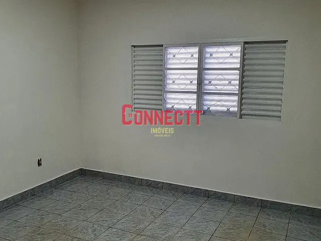 Casa com 203m² 3 quartos e 2 banheiros, à venda, no bairro Vila Tiberio em Ribeirão Preto