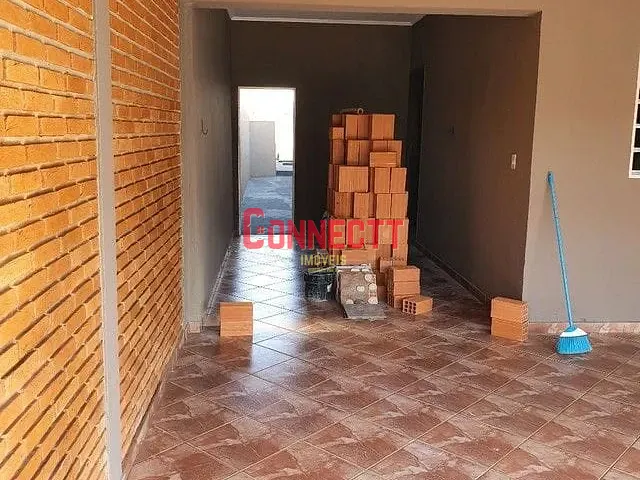 Casa com 203m² 3 quartos e 2 banheiros, à venda, no bairro Vila Tiberio em Ribeirão Preto