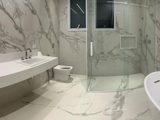 Casa com 560m² 5 quartos e 6 banheiros, à venda, no bairro Morada das Flores (Aldeia da Serra) em Santana de Parnaíba