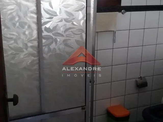 Casa com 300m² 3 quartos e 1 banheiro, à venda, no bairro Vila Industrial em São José dos Campos