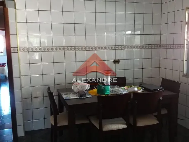 Casa com 300m² 3 quartos e 1 banheiro, à venda, no bairro Vila Industrial em São José dos Campos
