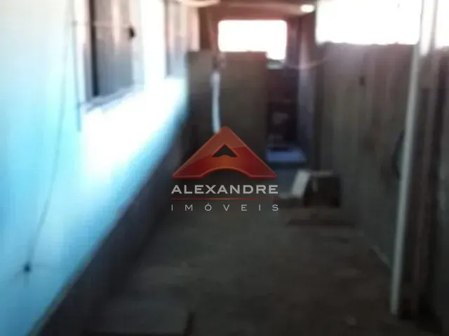 Casa com 300m² 3 quartos e 1 banheiro, à venda, no bairro Vila Industrial em São José dos Campos