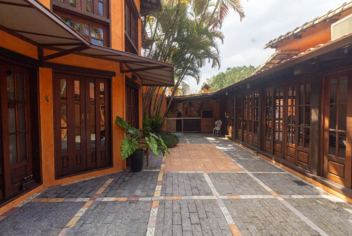 Casa para venda em Lapa com 4 quartos, sendo 3 suítes, 400m²