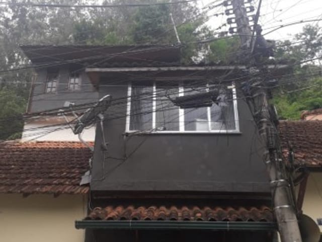 Casa 2 quartos e 2 banheiros, à venda, no bairro Cascatinha em Petrópolis