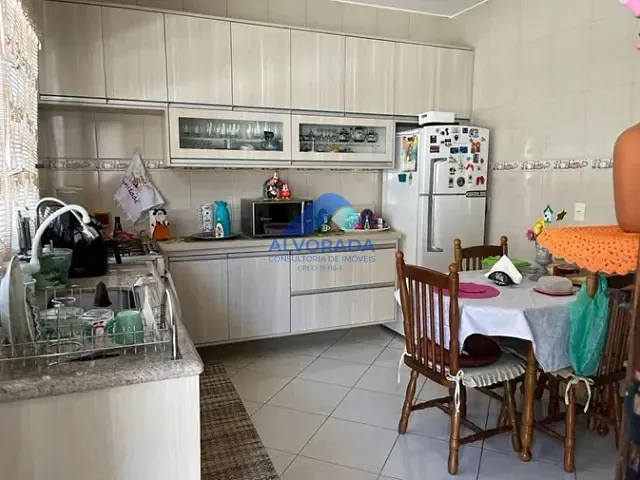 Casa com 300m² 2 quartos e 1 banheiro, à venda, no bairro Vila Industrial em São José dos Campos