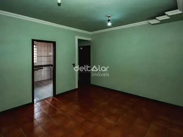 Casa com 78m² 3 quartos e 1 banheiro, para alugar, no bairro Santa Mônica em Belo Horizonte