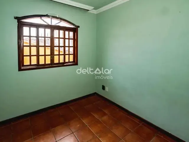 Casa com 78m² 3 quartos e 1 banheiro, para alugar, no bairro Santa Mônica em Belo Horizonte
