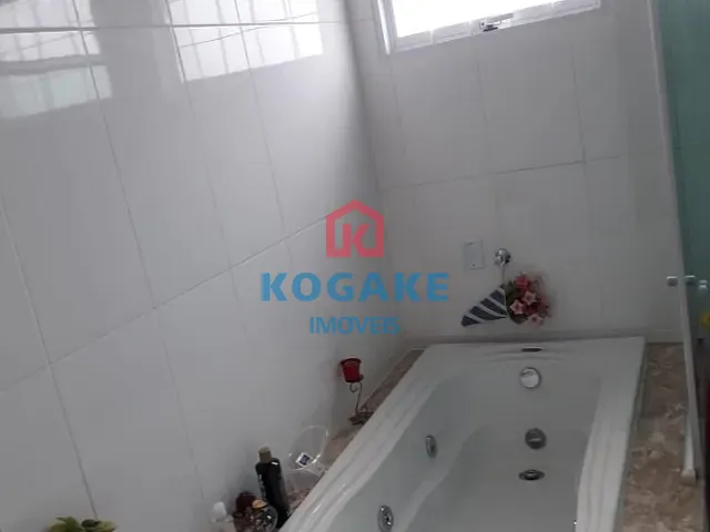 Casa com 360m² 3 quartos e 2 banheiros, à venda, no bairro Condomínio Residencial Mantiqueira em São José dos Campos