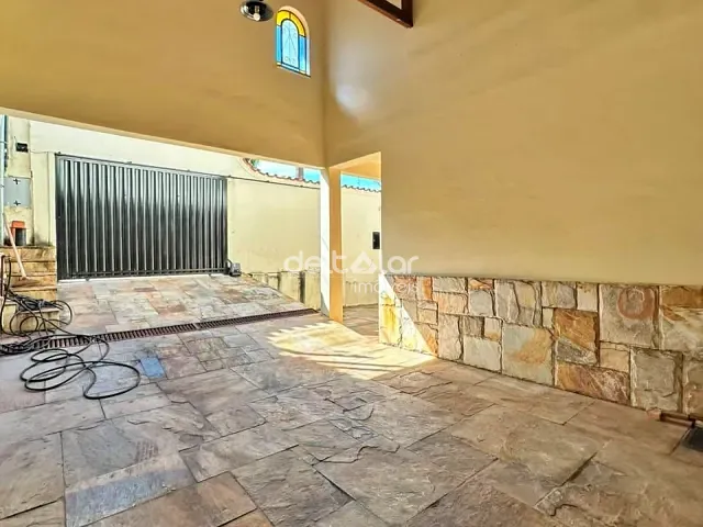 Casa com 360m² 4 quartos e 3 banheiros, à venda, no bairro Floramar em Belo Horizonte