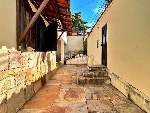 Casa com 360m² 4 quartos e 3 banheiros, à venda, no bairro Floramar em Belo Horizonte