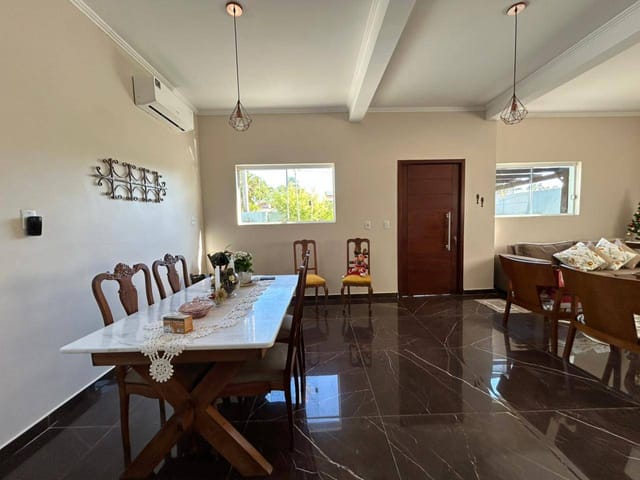 Casa com 300m² 2 quartos e 2 banheiros, à venda, no bairro Laranjal em Pelotas