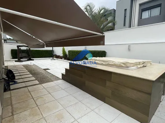 Sobrado com 450m² 4 quartos e 5 banheiros, à venda, no bairro Jardim do Golfe em São José dos Campos