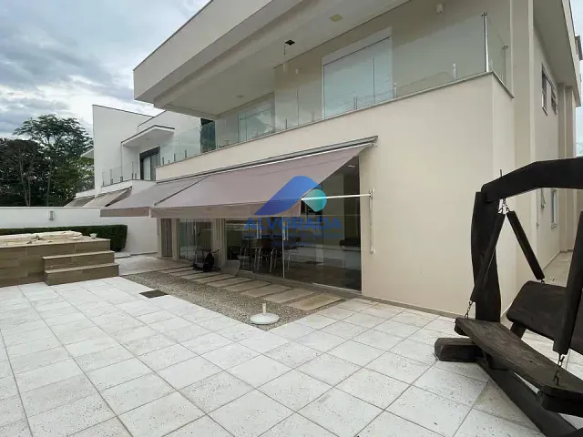 Sobrado com 450m² 4 quartos e 5 banheiros, à venda, no bairro Jardim do Golfe em São José dos Campos