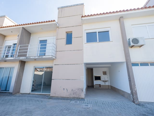 Foto do Casa - Casa Aconchegante em Condomínio Fechado para Locação – 2 Quartos, Lareira e Churrasqueira em Ambiente Seguro e Tranquilo | UP Imóveis