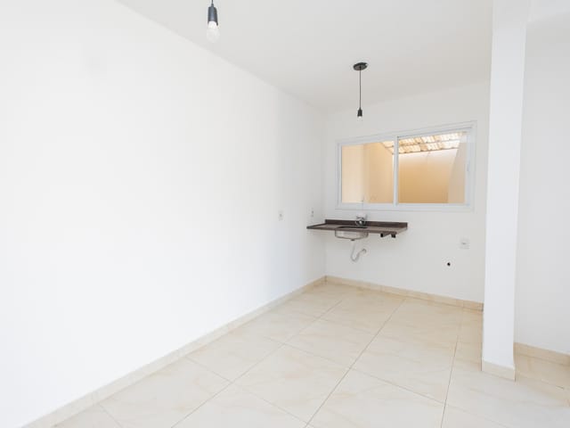 Foto do Casa - Casa Aconchegante em Condomínio Fechado para Locação – 2 Quartos, Lareira e Churrasqueira em Ambiente Seguro e Tranquilo | UP Imóveis