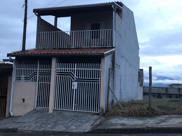 Casa com 125m² 3 quartos e 2 banheiros, à venda, no bairro Residencial Mombaça em Pindamonhangaba