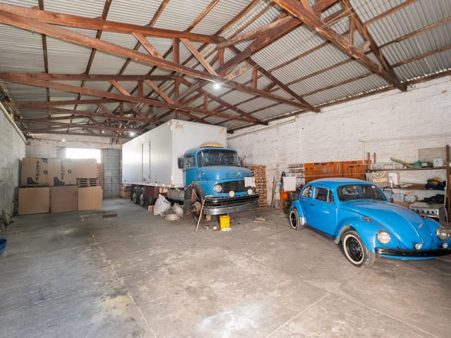 Casa à venda nas Três Vendas, Zona Norte de Pelotas - com 357 m², 4 quartos, 2 banheiros e amplo terreno versátil.