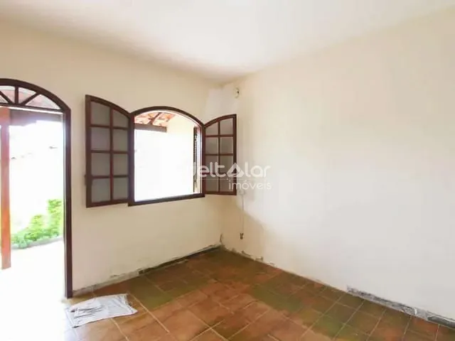 Casa com 360m² 3 quartos e 1 banheiro, à venda, no bairro Jaqueline em Belo Horizonte